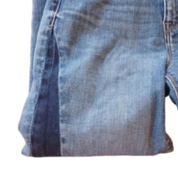 𝅺hudson jeans, size 26." Holly Skinny" Distressed bottoms. Dark and light . - Picture 8 of 16